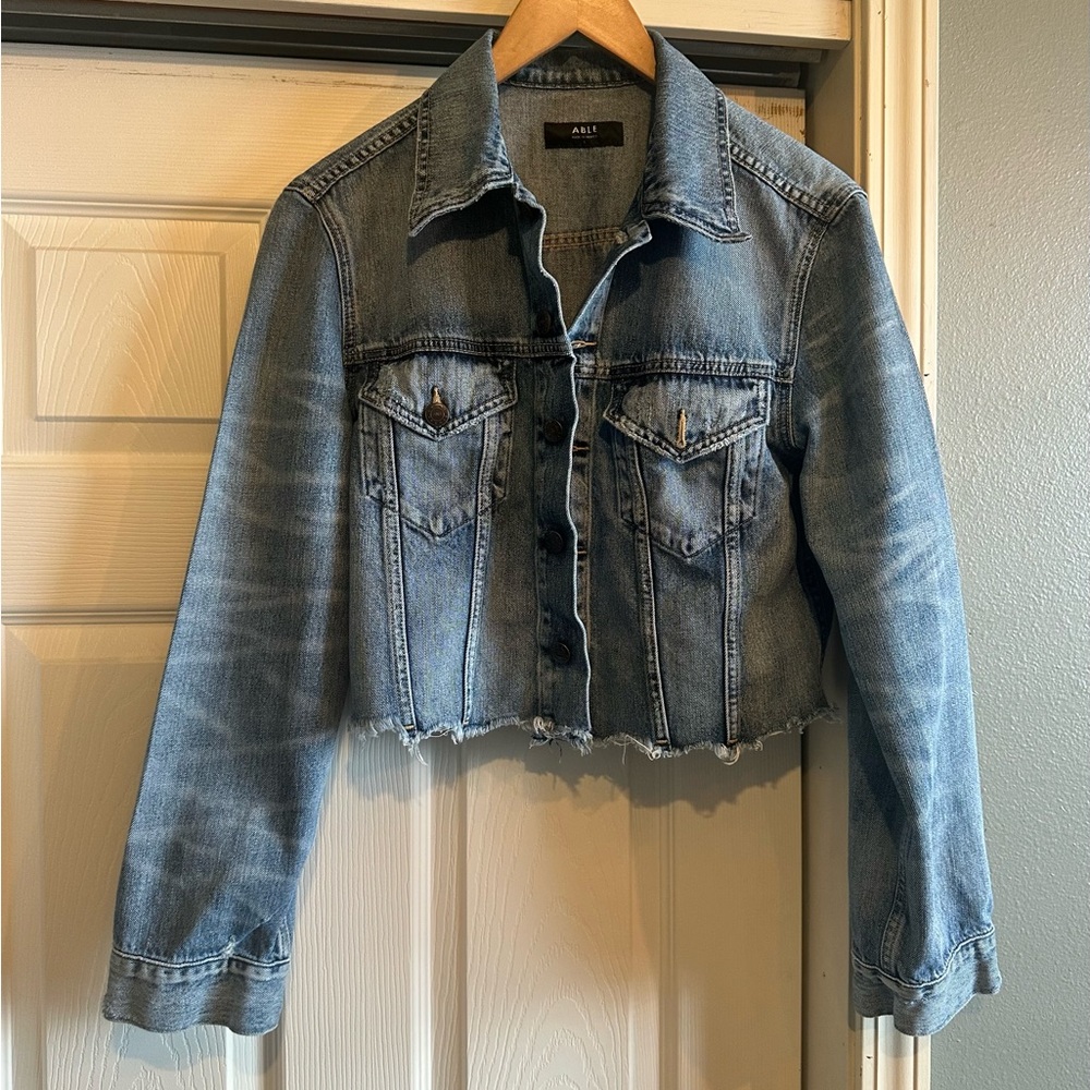 Able Women’s Cropped Distressed Denim Jacket Size Large